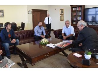 Foto muhabirleri CHP Genel Merkezinde