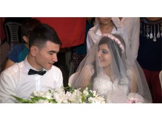 Kendi düğününe yetişemeyen asker, gelinine kavuştu!