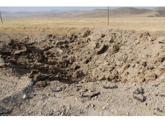 Yolda 3 metrelik çukur oluştu