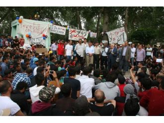 Sığınmacılar Vali’yi protesto etti