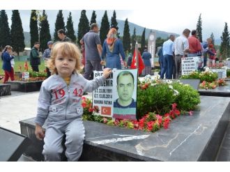 Somalılar maden şehitliğine akın etti