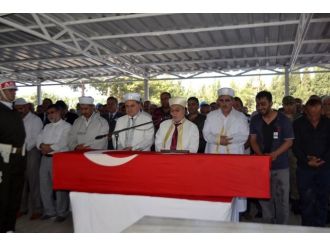 Şehit asker bayram günü son yolculuğuna uğurlandı