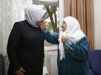 Bakan’dan huzur evine bayram ziyareti