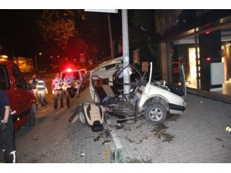 Otomobil ikiye bölündü