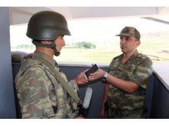 Nöbetteki askeri duygulandıran görüşme