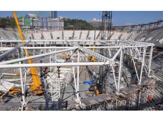 Vodafone Arena’da çatı iskeleti monte edildi