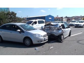 İstanbul’da çifte kaza: 18 yaralı, trafik felç !