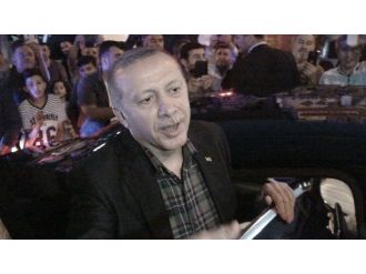 Cumhurbaşkanı Erdoğan makam aracından inerek...