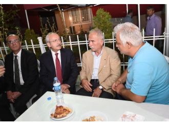 Kılıçdaroğlu, şehit binbaşının ailesini ziyaret etti