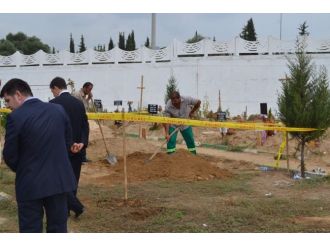 Mezarlık şakası savcıyı ve polisi alarma geçirdi