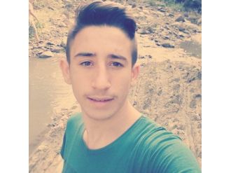 Yola çıkan çocuğu kurtarmak isterken öldü