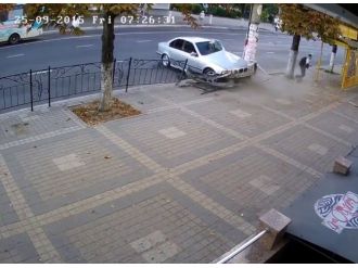 Ölümden saniyelerle kurtuldu