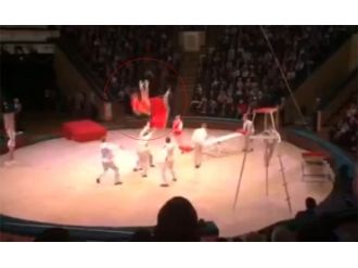 Sirkte yürekleri ağızlara getiren kaza !