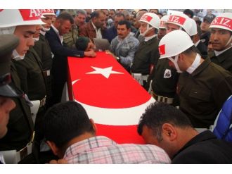 Son yolculuğuna binler uğurladı