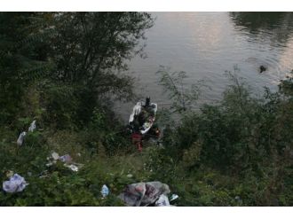 Araç göle uçtu: 3 ölü