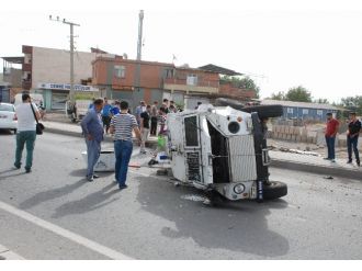 Zırhlı aracın lastiği fırladı: 3 polis yaralı
