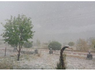 Bayburt bir anda beyaza büründü
