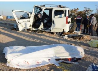 Feci kaza: 1 ölü, 5’i çocuk 12 yaralı