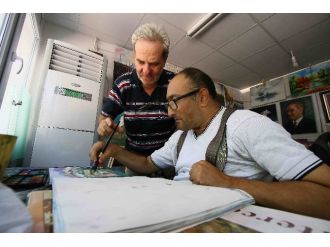 Engelli oğlunu 52 yıldır yanından ayırmıyor