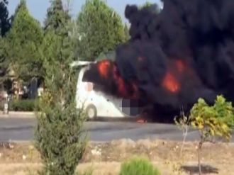 Yolcu otobüsü alev topuna döndü