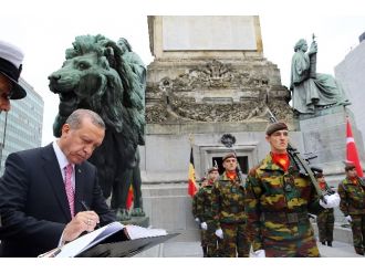 Erdoğan Brüksel’de Meçhul Asker Anıtı’na çelenk koydu