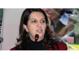 Pervin Buldan adliye önünde