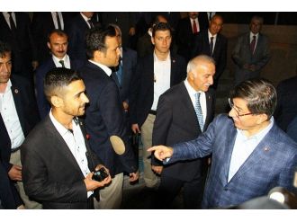 Genç fotoğraf çektirmek isteyince..