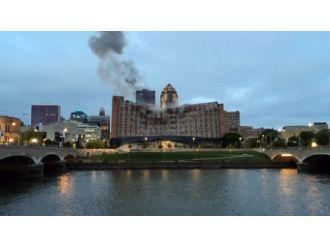 Miadını dolduran bina böyle yıkıldı