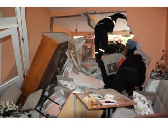 Kamyon kahvaltı sofrasına daldı