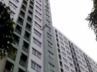 Genç kız 16. kattan böyle atladı