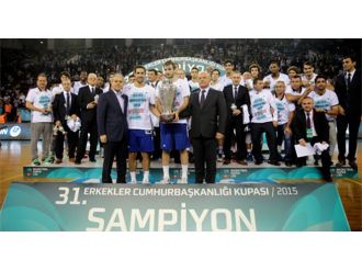 Bakan Kılıç, Anadolu Efes’i tebrik etti