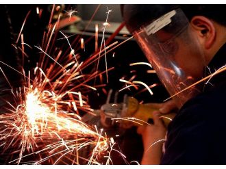 Sanayi üretimi beklenenin üzerinde arttı