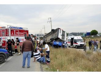 Askeri araç servis minibüsüyle çarpıştı: 12 yaralı