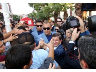 Başbakan Davutoğlu’nu yoğun ilgi