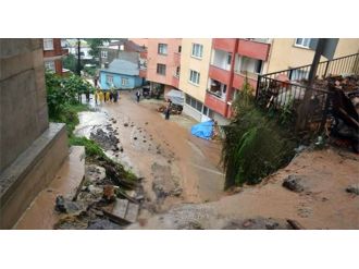 Sokaklar dereye döndü, toprak sel oldu aktı!