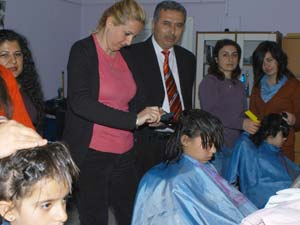 Türkoğlu Atatürk YİBO öğrencilerine saç bakımı yapıldı