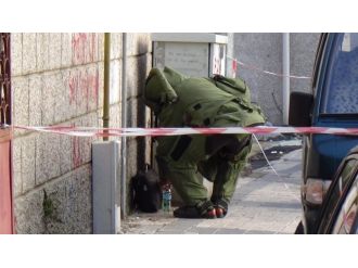 Fünye patlamayınca çantayı eliyle açtı