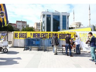 Dava öncesi taraftarlar adliye önünde toplandı