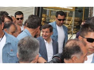 Davutoğlu’ndan yaralılara ziyaret