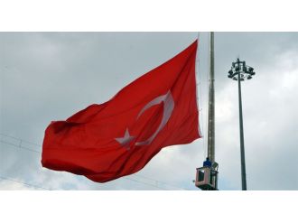 Bayraklar yarıya indi