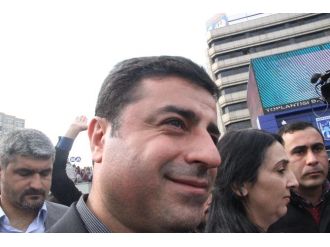 95 kişinin öldüğü yerde miting yapıp 1 Kasım’ı işaret etti