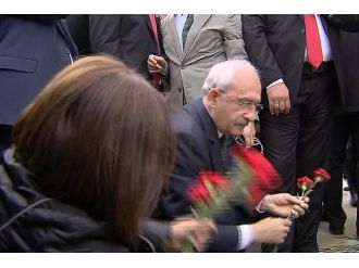 Kılıçdaroğlu tren garına karanfil bıraktı