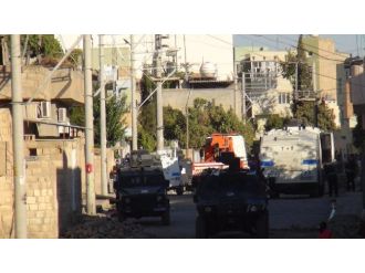 TOMA’ya el bombasıyla saldırdılar