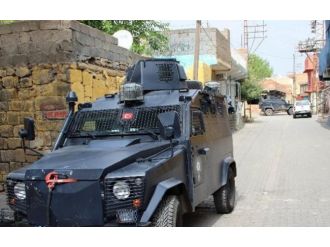 O görüntüyle ilgili 2 polis görevden uzaklaştırıldı