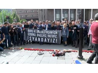 Ankara Tren Garına karanfil bıraktılar