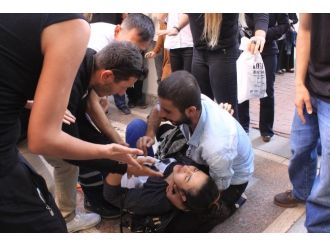 Hamile kadın polisle eylemciler arasında kaldı