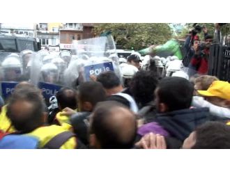 İstanbul’da eylemciler polise saldırdı