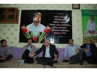 AK Parti adayları Diyarbakır’da STK’ları ziyaret etti