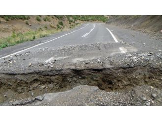 Aylardır kapalı olan Çukurca karayolu görüntülendi