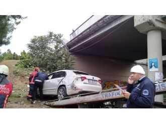 İstanbul’da otomobil köprüden uçtu: 4yaralı